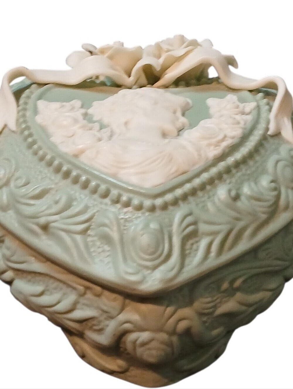 Vintage Ceramic & Faux Ivory Roses & Ladies Bust Jewelry Box Shaped Like A Heart - Picture 14 of 15